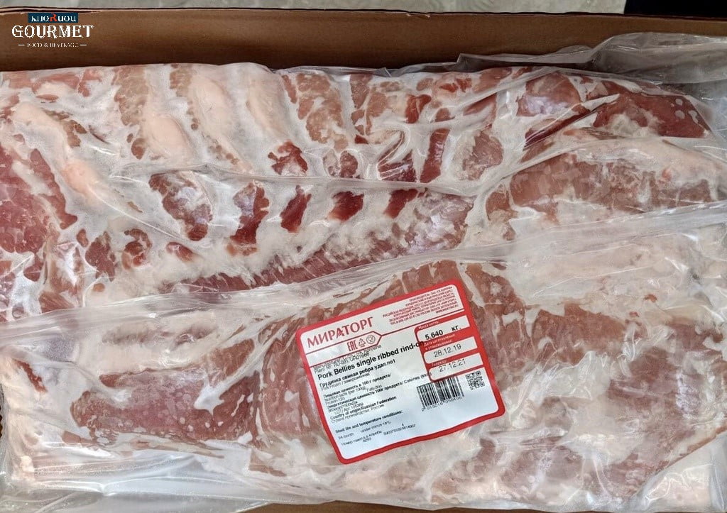 Giá của thịt heo nhập khẩu TPHCM trừ các loại thịt cao cấp thường thấp hơn thịt heo trong nước rất nhiều.