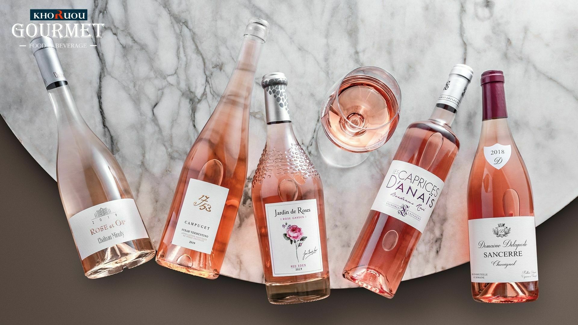 Rượu vang hồng là gì? Rượu vang hồng hay còn gọi là Wine Roses - sự kết hợp hoàn hảo giữa rượu vang đỏ và rượu vang trắng.
