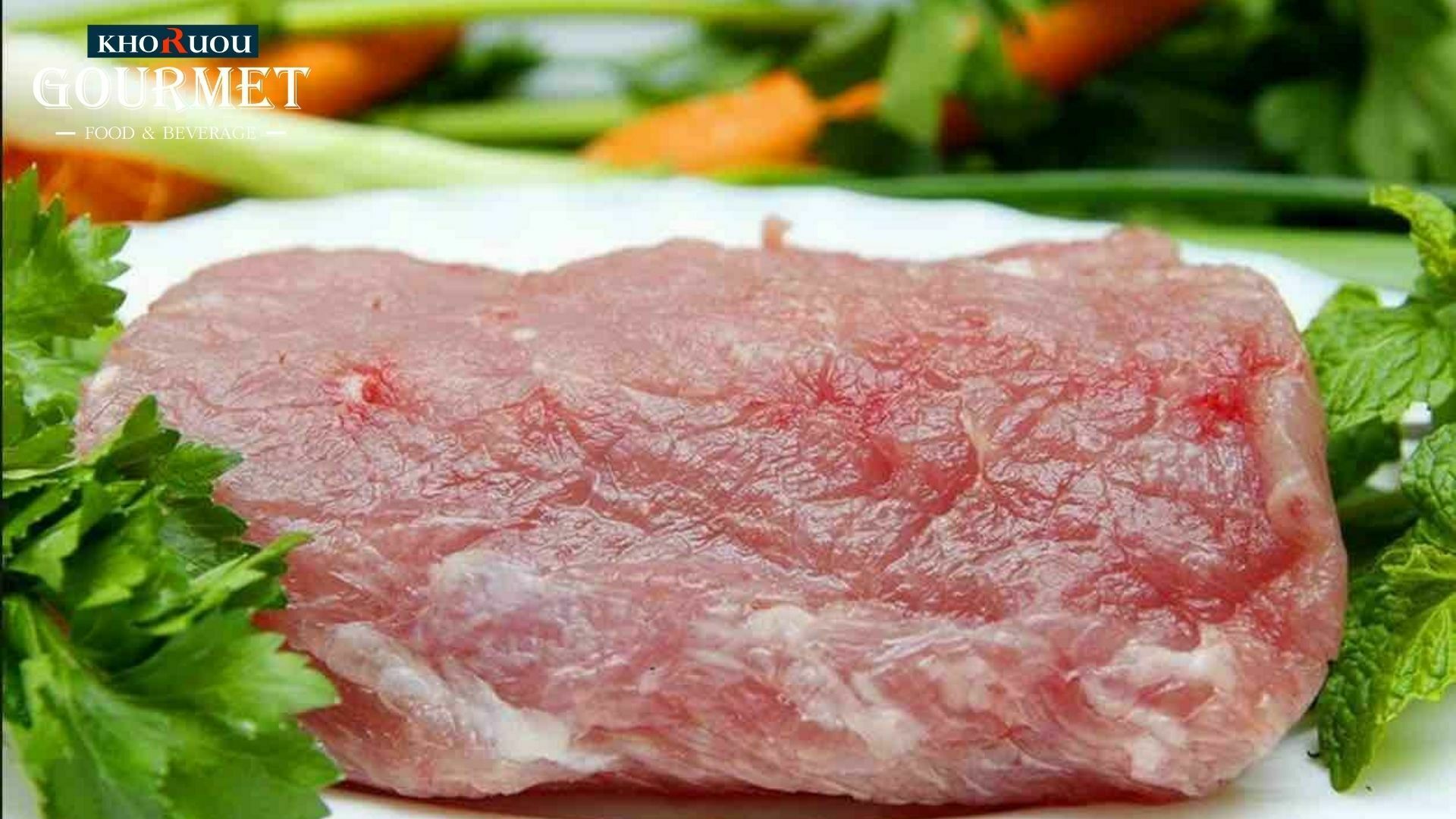 Thịt lợn sạch hữu cơ là gì, giữa thịt lợn thường và thịt lợn organic có điểm gì khác biệt, khác biệt như thế nào? Để tìm lời giải đáp cho những thắc mắc trên. Hãy cùng Khoruou Gourmet tham khảo bài viết sau đây ngay nhé!
