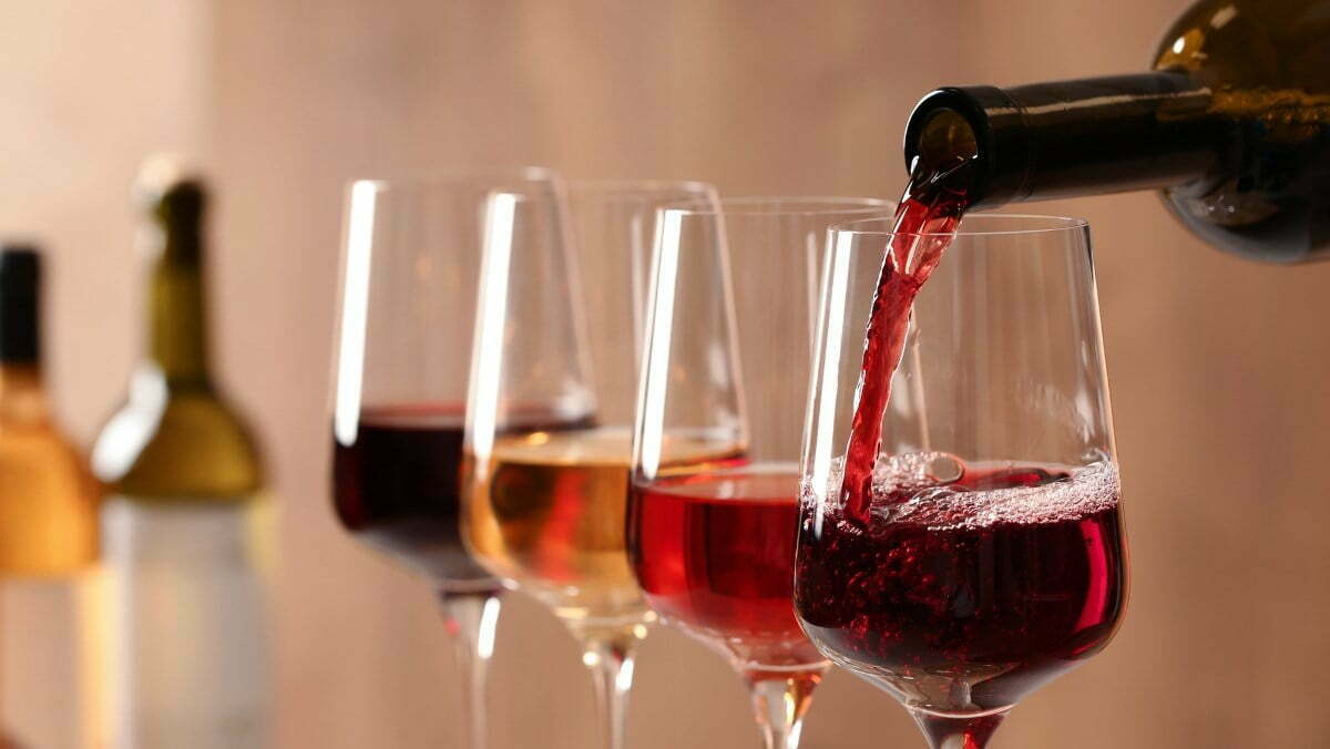 Một chai rượu vang ngon lành phải được bảo quản đúng cách. Sử dụng rượu vang bảo quản giúp gia tăng tuổi thọ và giữ nguyên hương vị của rượu. Hãy xem ảnh để thấy sự khác biệt mà bảo quản đúng cách mang lại cho rượu vang của bạn.