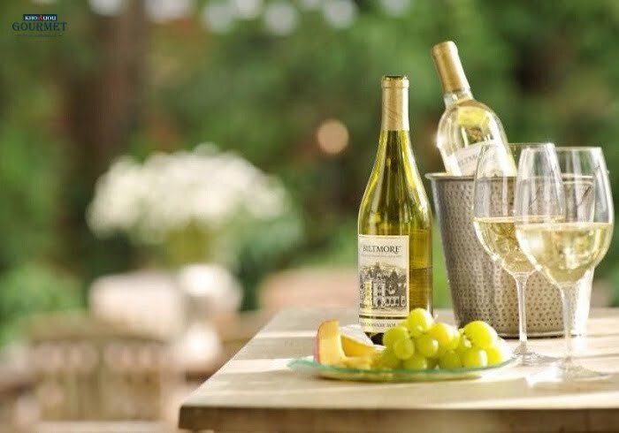 Rượu vang trắng có đặc điểm gì? Giá trị dinh dưỡng ra sao?