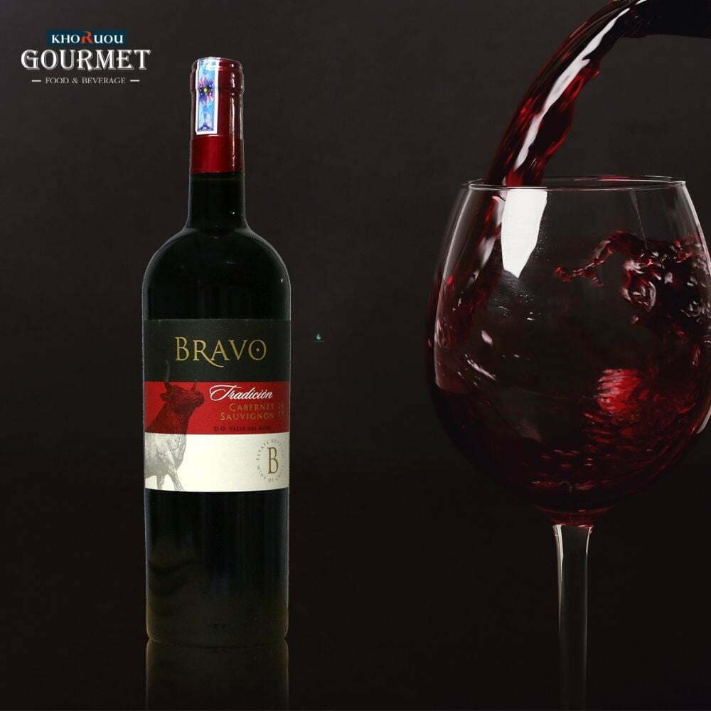 Rượu vang Bravo Cabernet Sauvignon có nhiều đặc điểm riêng biệt, chất lượng vượt trội. Nhờ thiết kế bằng cách lên men nguyên chất không qua chưng cất.