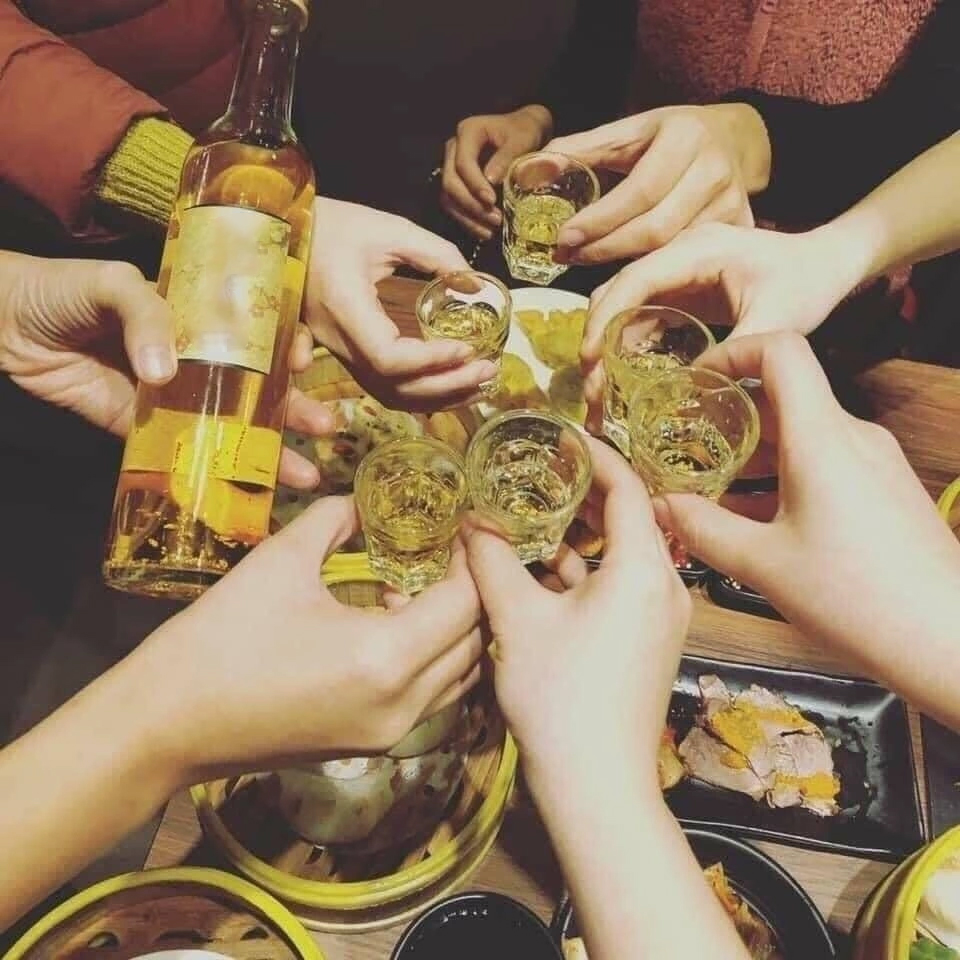 rượu sake vảy vàng nhật bản