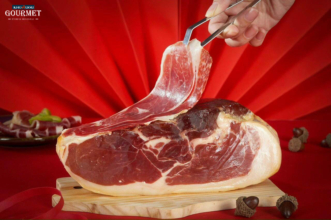Thịt heo Iberico là một món ăn đặc sản với hương vị độc đáo và là niềm tự hào của ẩm thực Tây Ban Nha Thịt heo Iberico là một món ăn đặc sản với hương vị độc đáo và là niềm tự hào của ẩm thực Tây Ban Nha