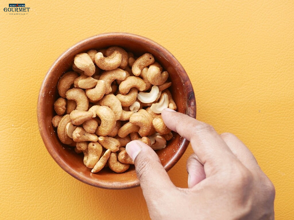 Ăn hạt điều mỗi ngày có tốt không là câu hỏi cần cân nhắc kỹ, bởi lượng calo trong hạt điều khá cao