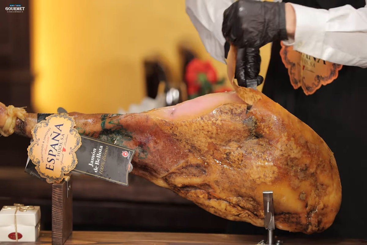 Nguồn gốc và quá trình nuôi dưỡng